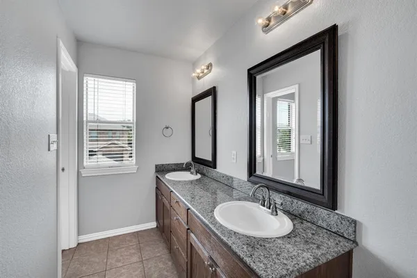 $1,950 | 2320 Bloomfield Drive, Arlington, TX 76012