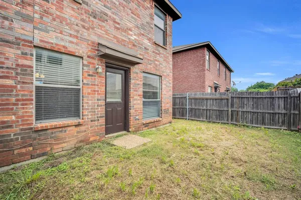 $1,950 | 2320 Bloomfield Drive, Arlington, TX 76012