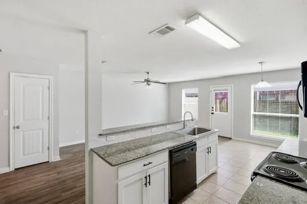 $1,950 | 2320 Bloomfield Drive, Arlington, TX 76012