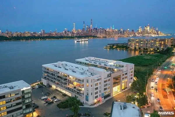$6,800 | 3 Somerset Lane, Unit 608, Edgewater, NJ 07020