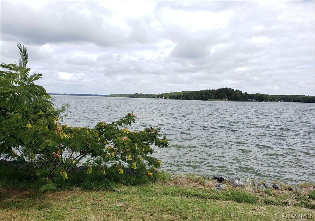 3147 Harryhogan Road Callao, VA 22435 - Photo 3 of 36