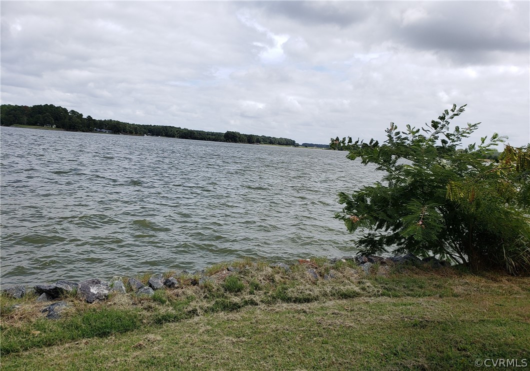 3147 Harryhogan Road Callao, VA 22435 - Photo 4 of 36