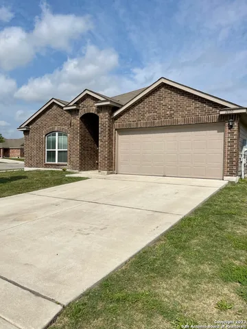 $1,600 | 1600 Nolte Farms Drive, Seguin, TX 78155
