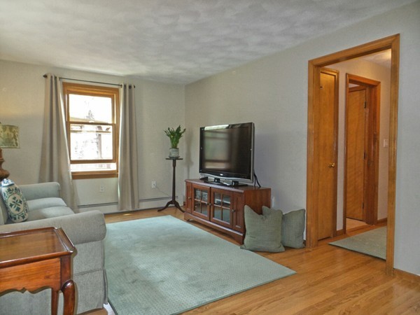 178 West Street Reading, MA 01867 - Photo 4 of 25 Gallery Image 4