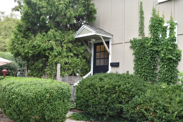 $1,500 | 661 South Lake Shore Drive, Lake Geneva, WI 53147