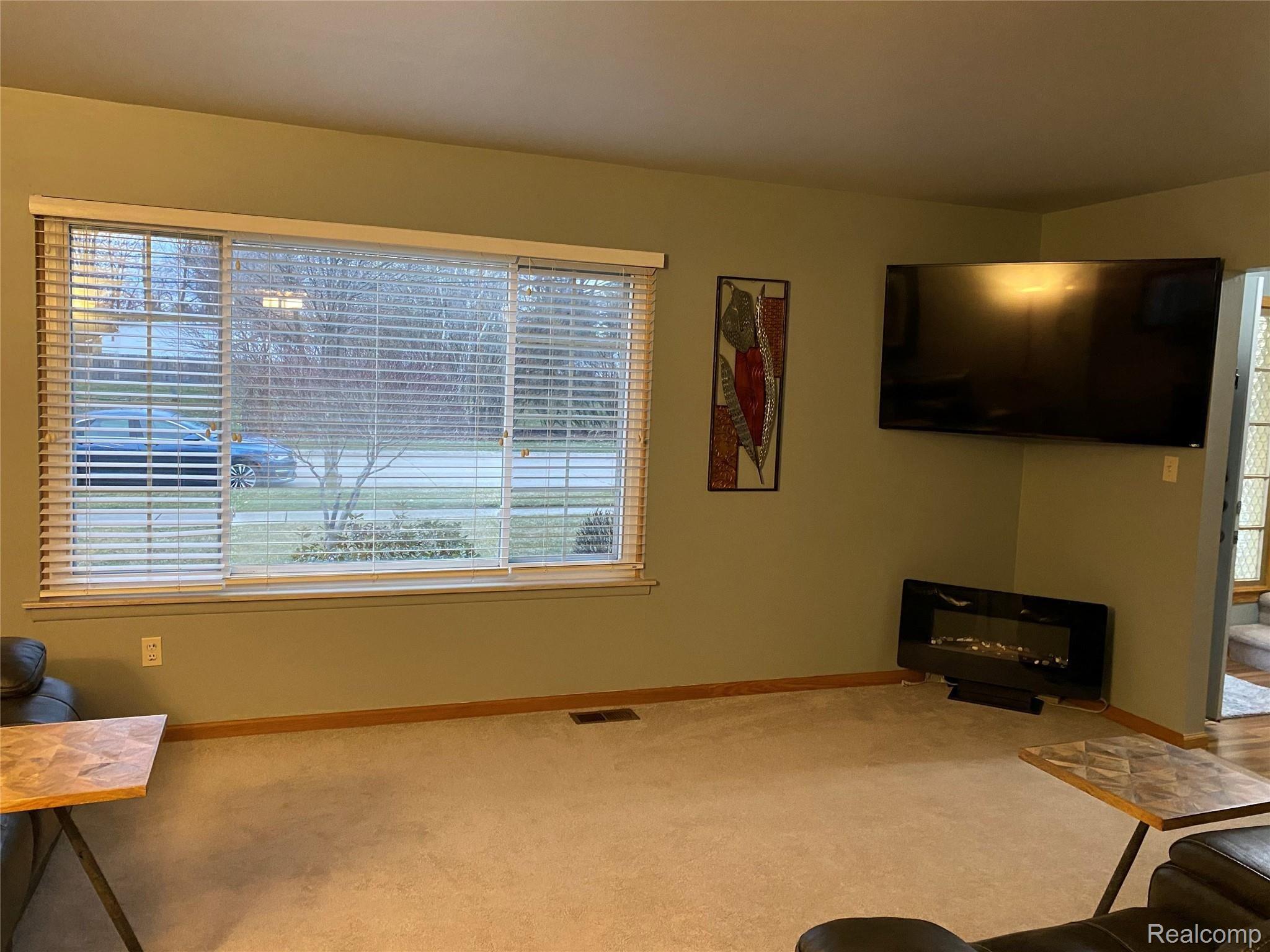 153 Cardwell Street Inkster, MI 48141 - Photo 6 of 40 IMG-8584.jpg