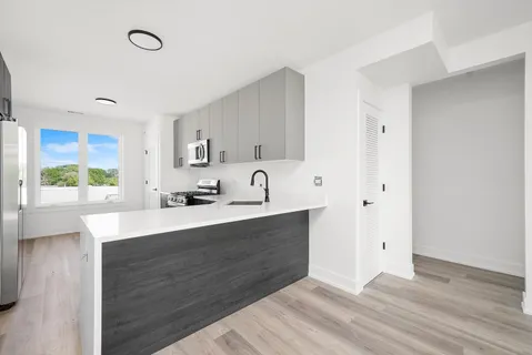 $2,750 | 2030 Greenwood Street, Unit 206, Evanston, IL 60201