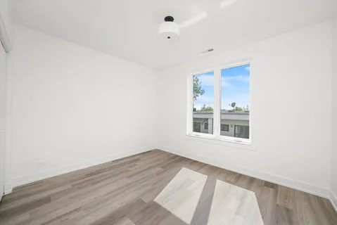 $2,750 | 2030 Greenwood Street, Unit 206, Evanston, IL 60201