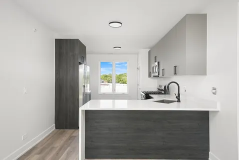 $2,750 | 2030 Greenwood Street, Unit 206, Evanston, IL 60201