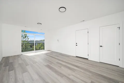 $2,750 | 2030 Greenwood Street, Unit 206, Evanston, IL 60201