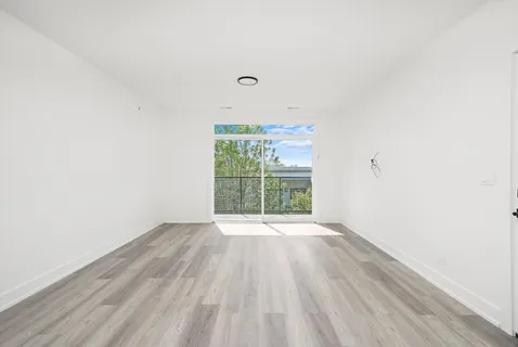 $2,750 | 2030 Greenwood Street, Unit 206, Evanston, IL 60201