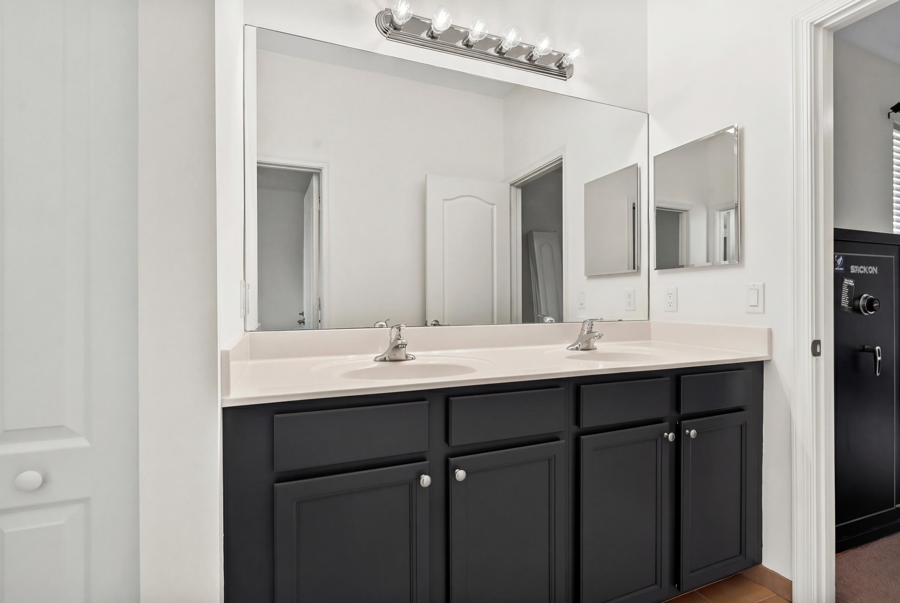 9456 Southwest Merlin Court Stuart, FL 34997 - Photo 22 of 24 DSC06457_Declutter