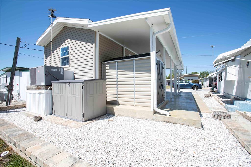 5642 Oak Ridge Avenue New Port Richey, FL 34652 - Photo 17 of 44 a view of a backyard of a house