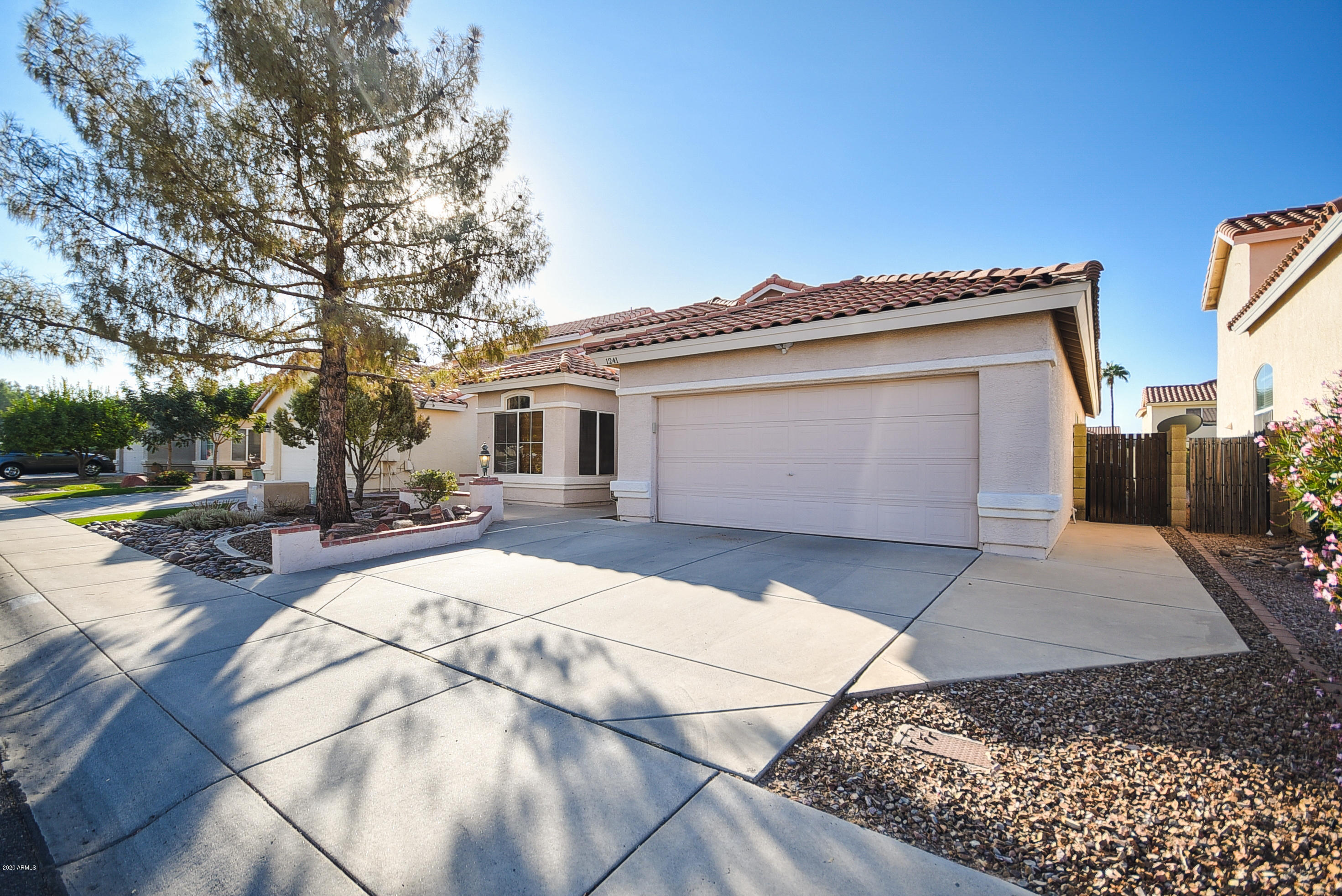 1241 East St John Road Phoenix, AZ 85022 - Photo 2 of 21 3-2