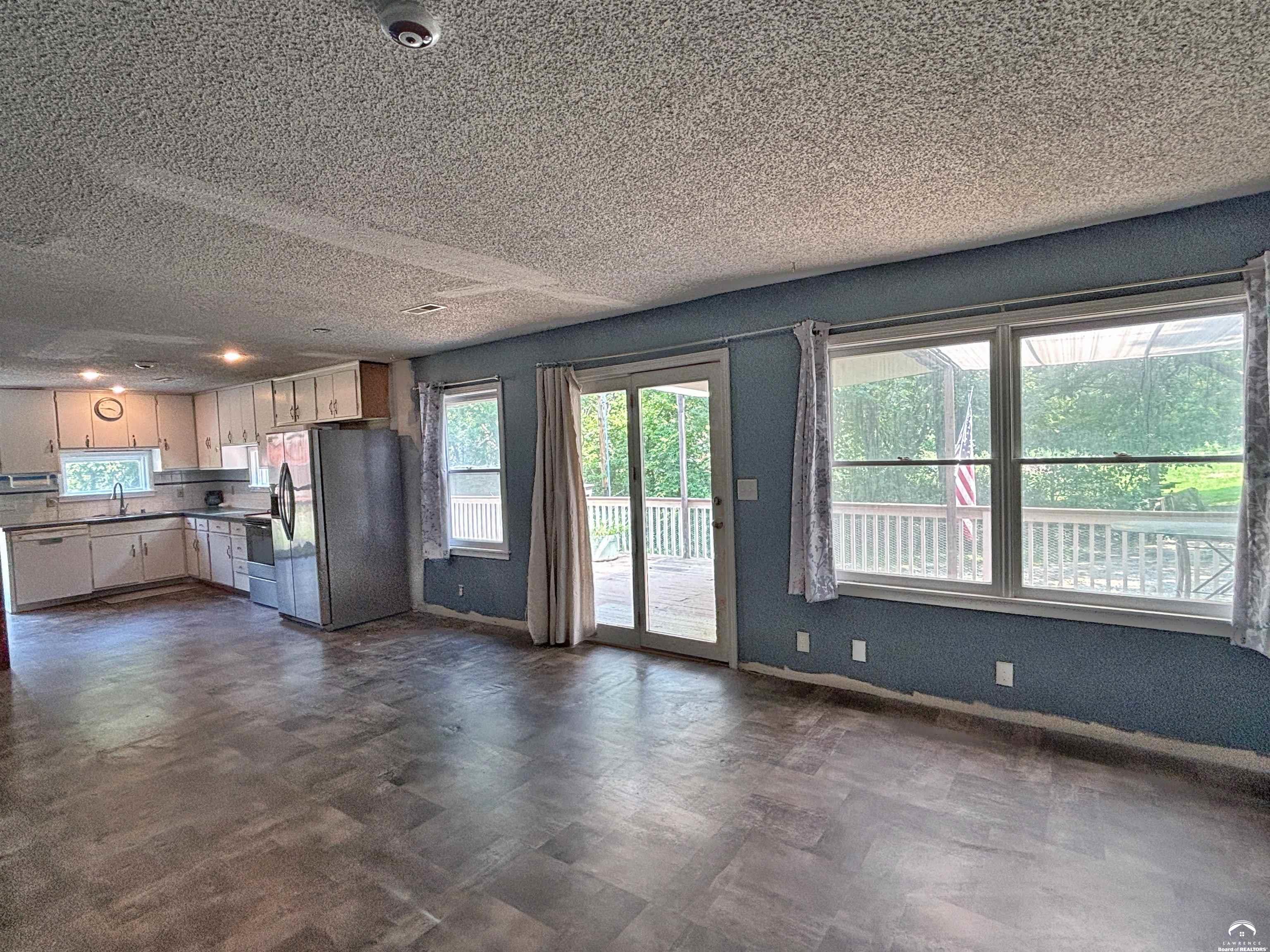 627 East 1450th Road Lawrence, KS 66046 - Photo 9 of 38 Gallery Image 9