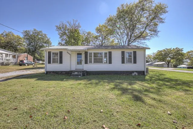 $200,000 | 300 Broad Street, Wartrace, TN 37183