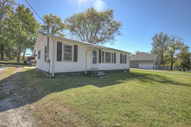 $200,000 | 300 Broad Street, Wartrace, TN 37183