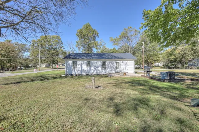 $200,000 | 300 Broad Street, Wartrace, TN 37183