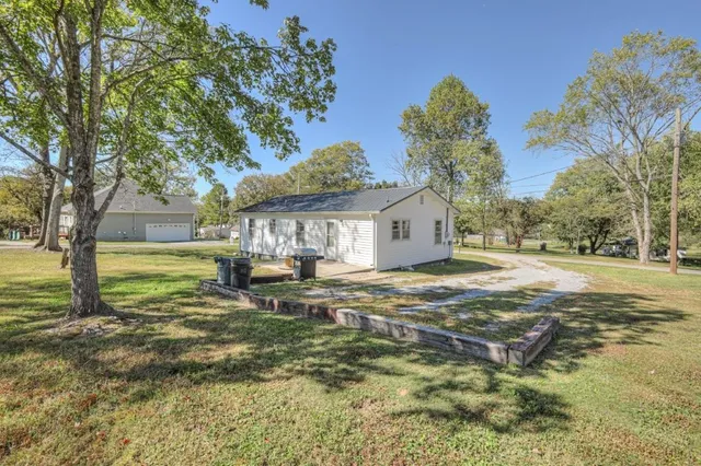 $200,000 | 300 Broad Street, Wartrace, TN 37183