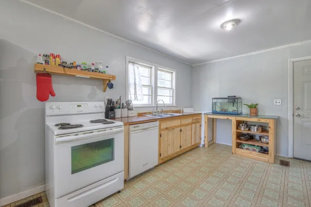 $200,000 | 300 Broad Street, Wartrace, TN 37183