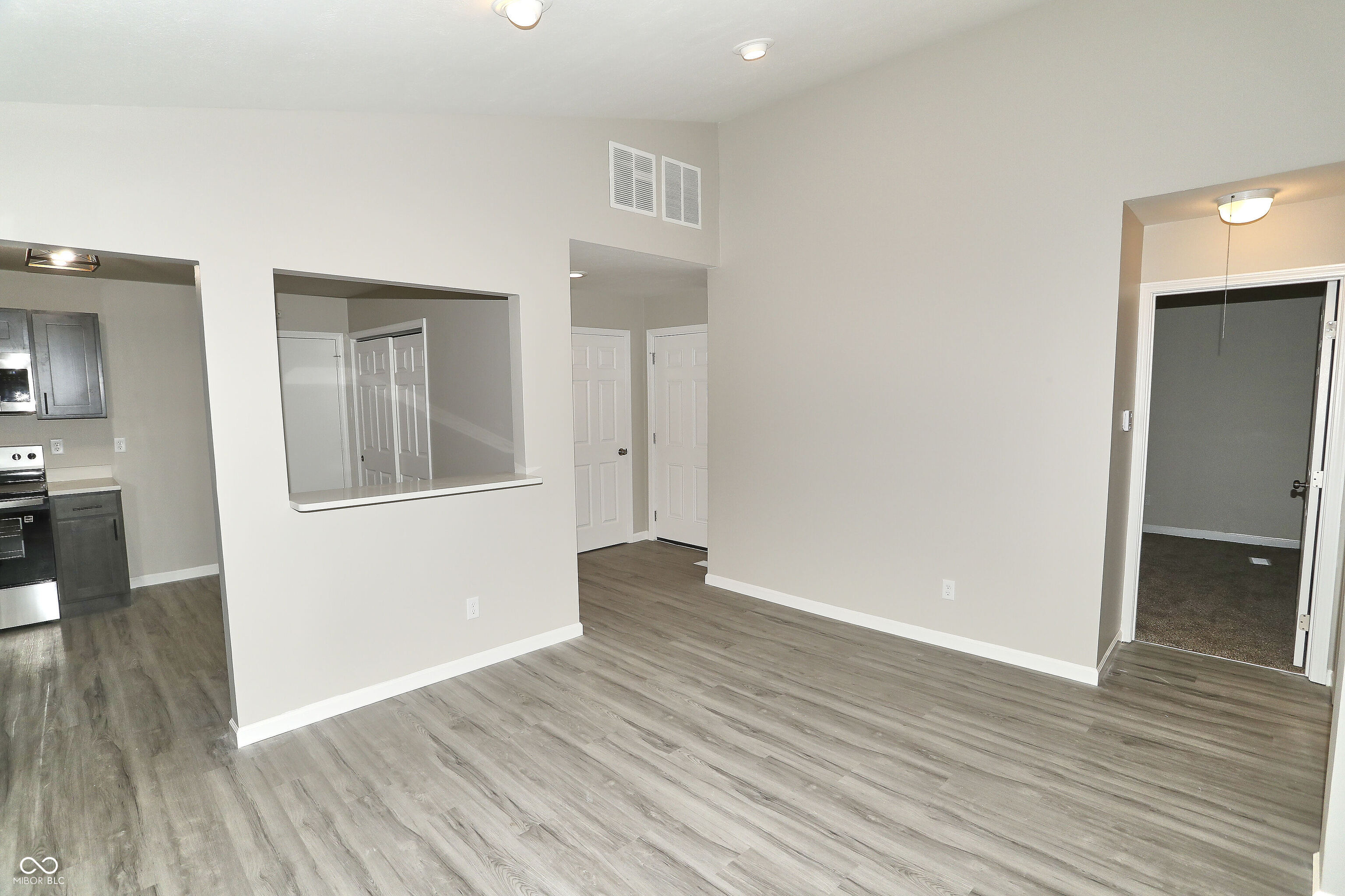 4008 Zinfandel Way Indianapolis, IN 46254 - Photo 3 of 26