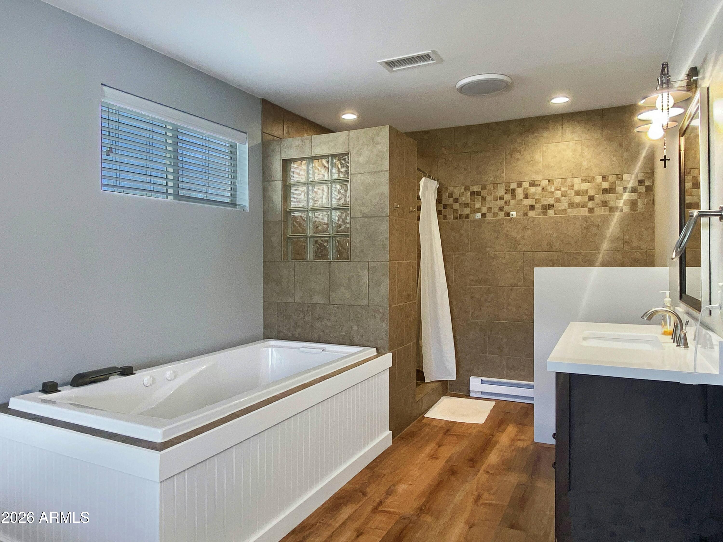 3960 East Lake Shore Drive Rimrock, AZ 86335 - Photo 11 of 32 Master Bath