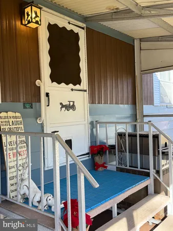 a view of entryway with a front door