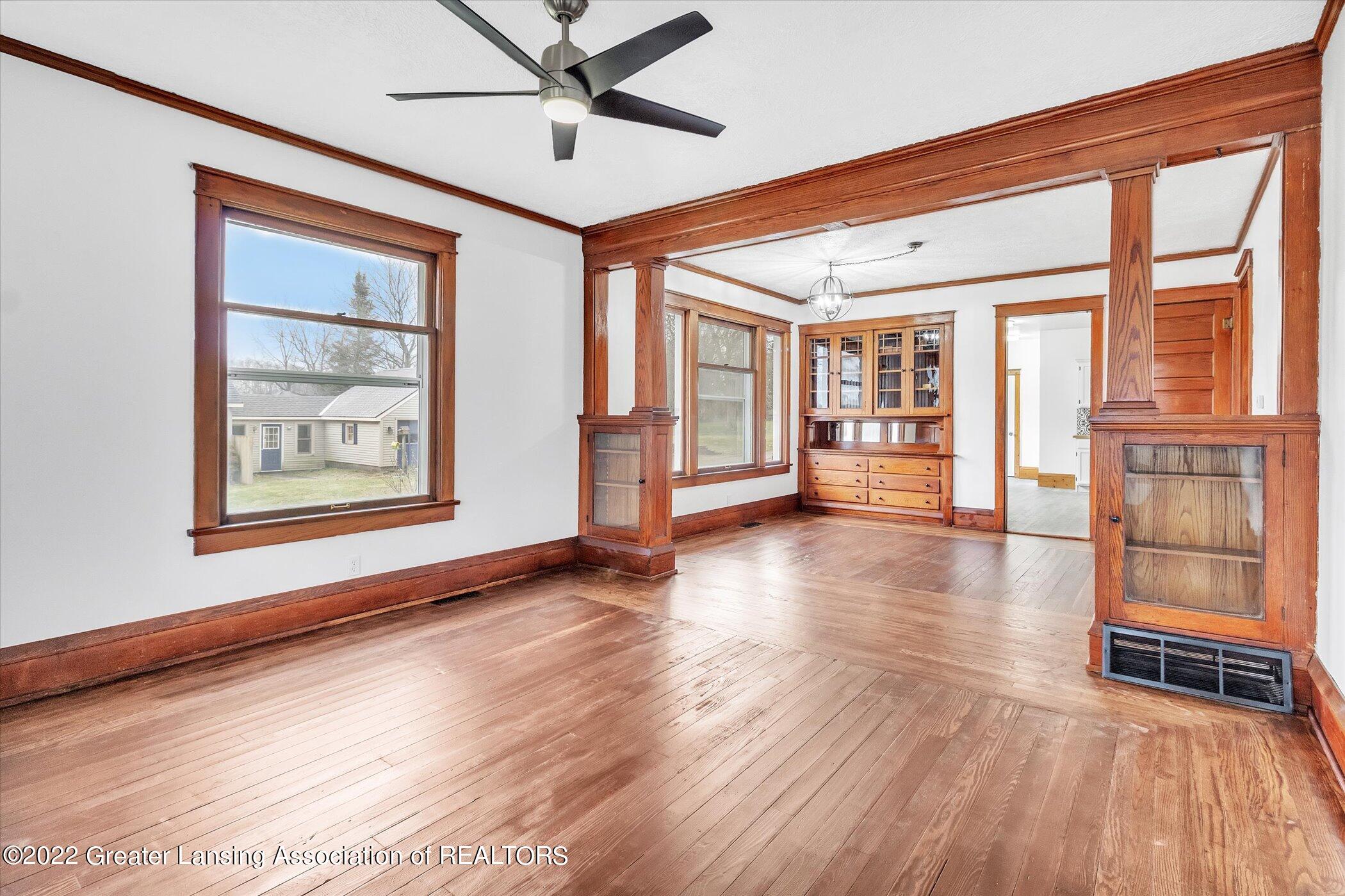 13218 Shaftsburg Road Perry, MI 48872 - Photo 9 of 39 Living Room