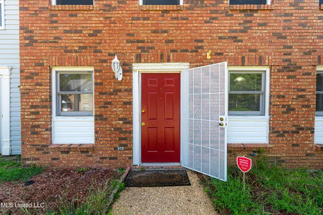 $1,350 | 394 Brookwood Lake Place, Byram, MS 39272