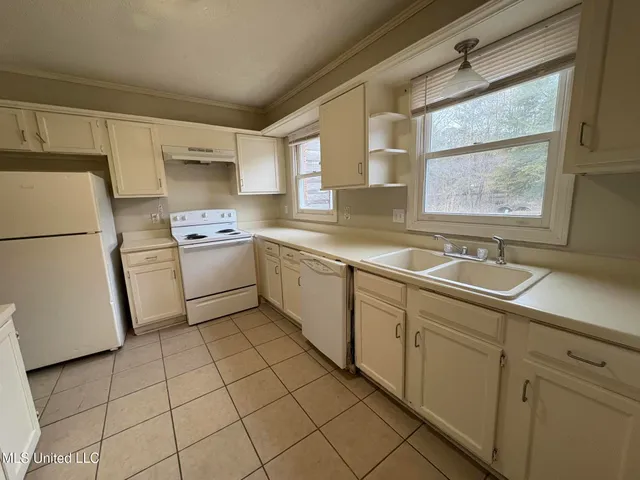 $1,350 | 394 Brookwood Lake Place, Byram, MS 39272