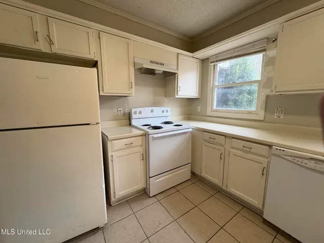 $1,350 | 394 Brookwood Lake Place, Byram, MS 39272