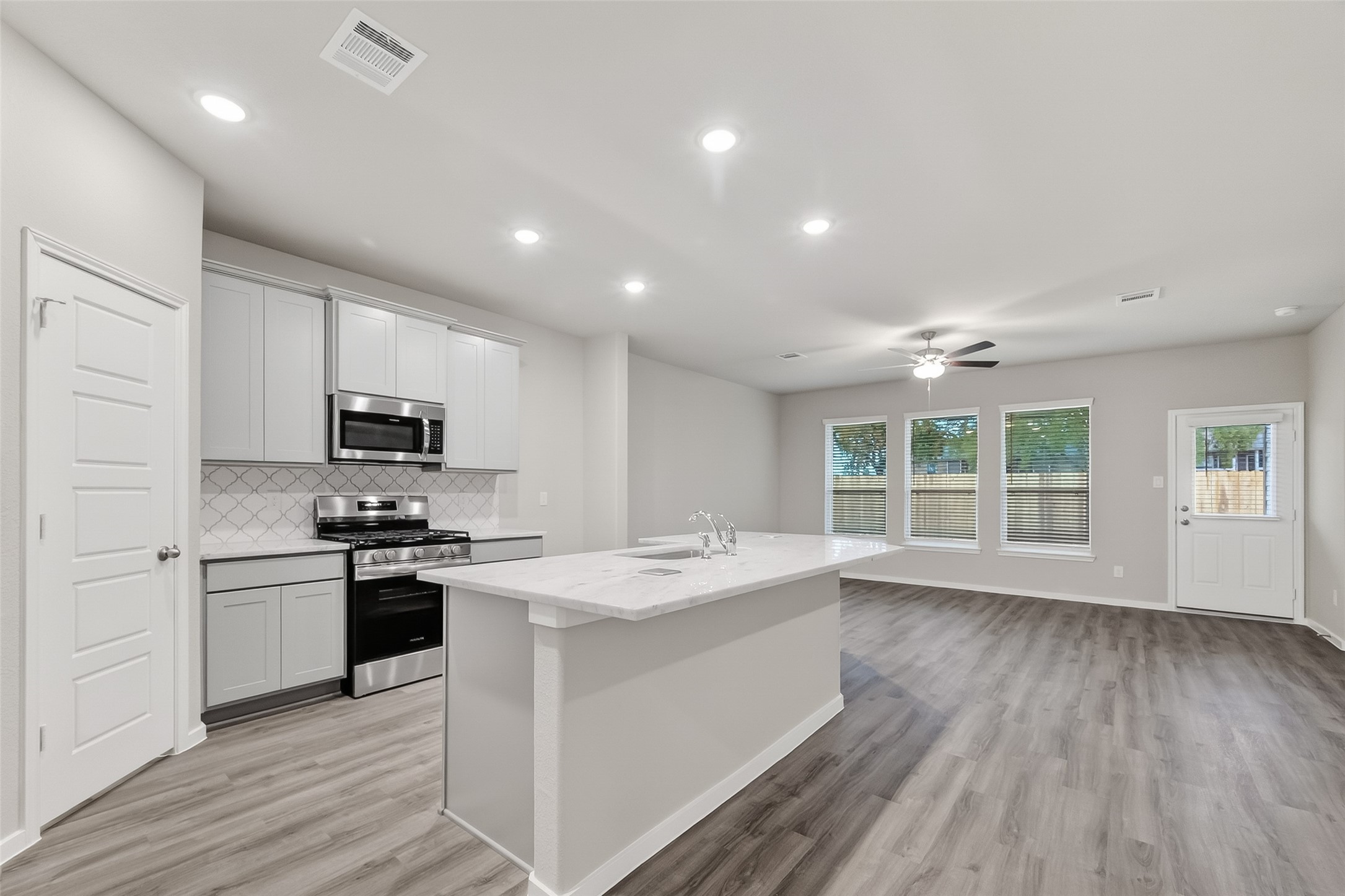 2119 Spring Hollow Drive Baytown, TX 77521 - Photo 11 of 46