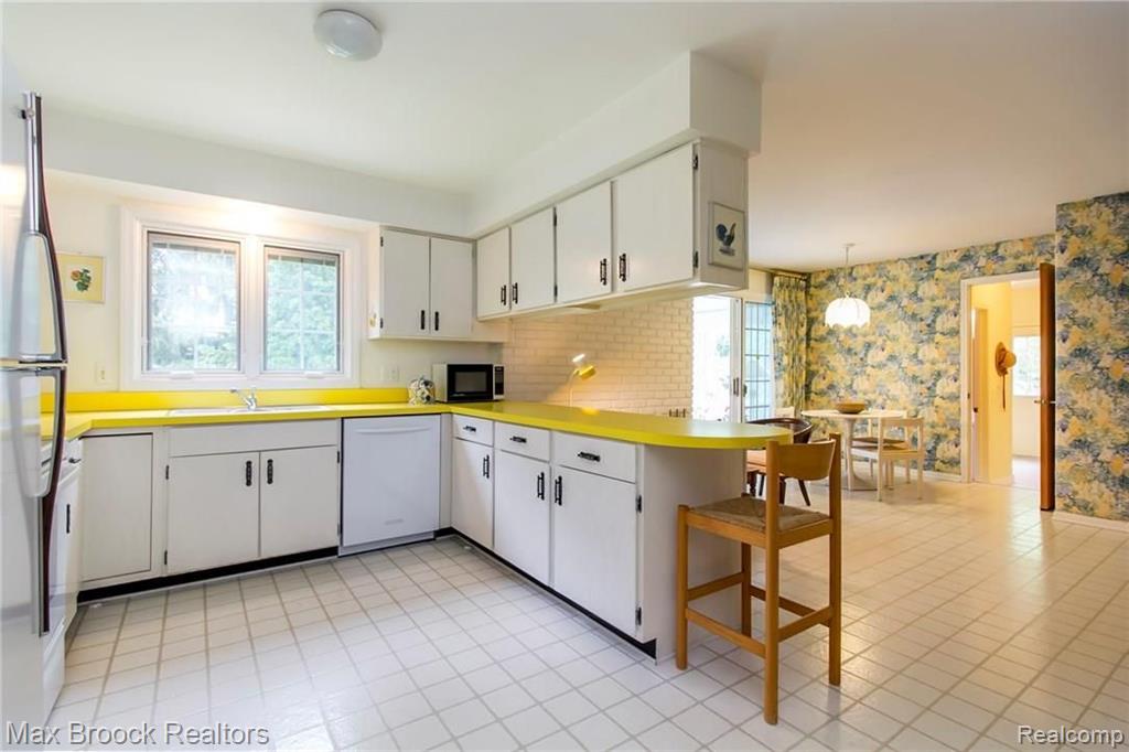 35772 Congress Road Farmington Hills, MI 48335 - Photo 8 of 25
