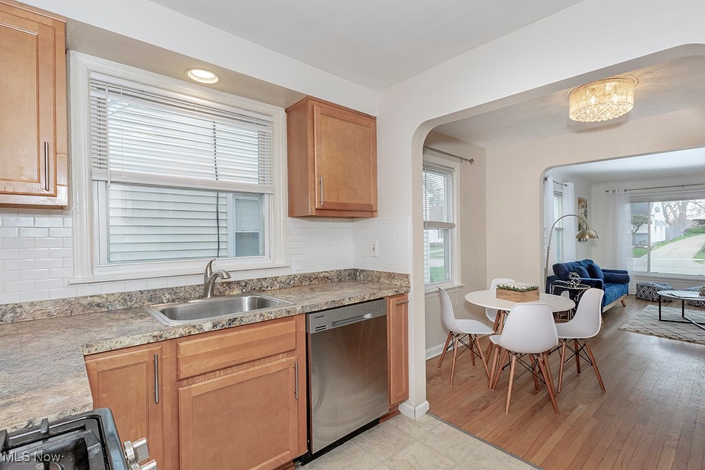 5963 Maplewood Road Cleveland, OH 44124 - Photo 15 of 36