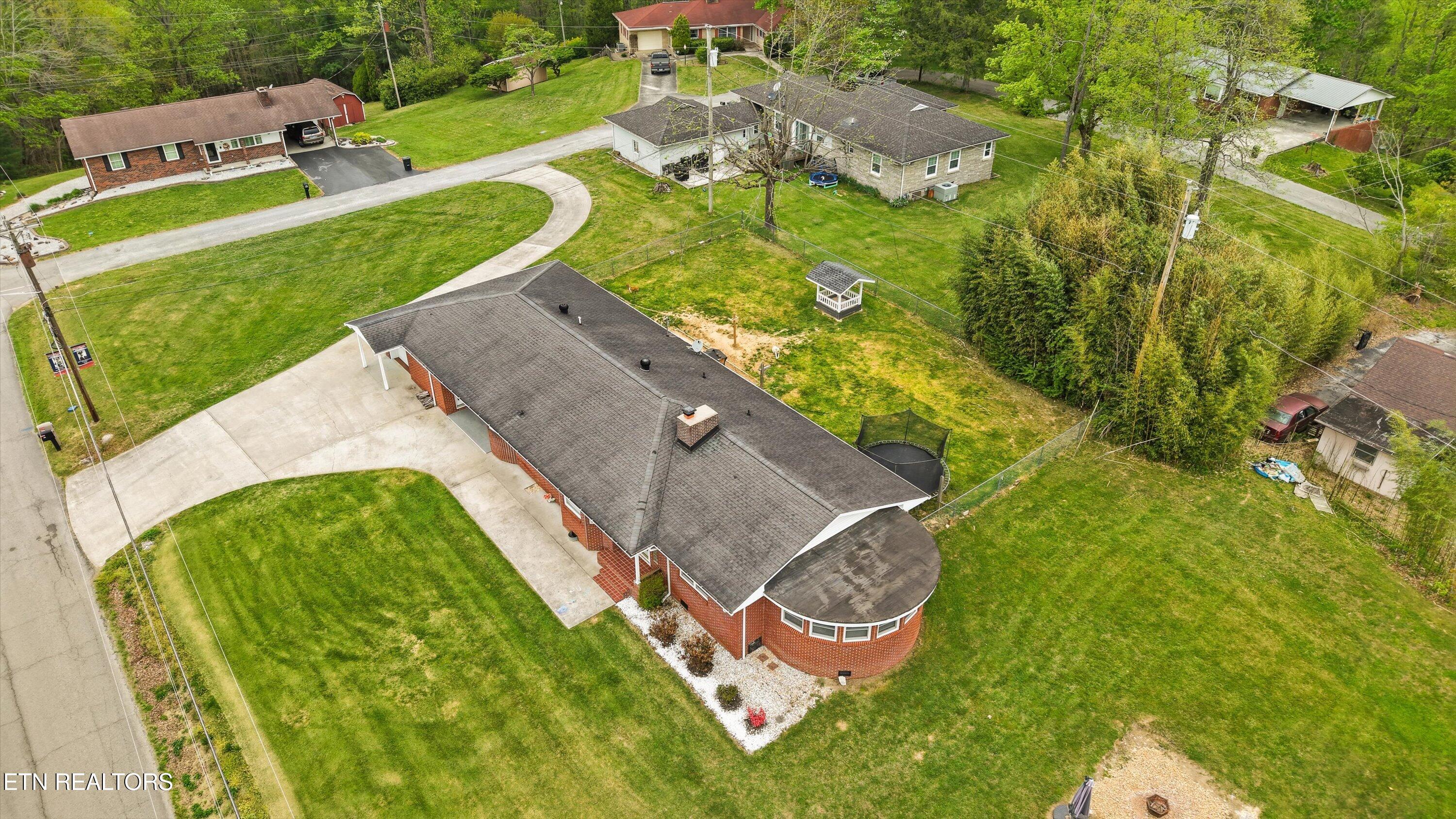 115 Spring Street Wartburg, TN 37887 - Photo 5 of 27 31-115 Spring St 30
