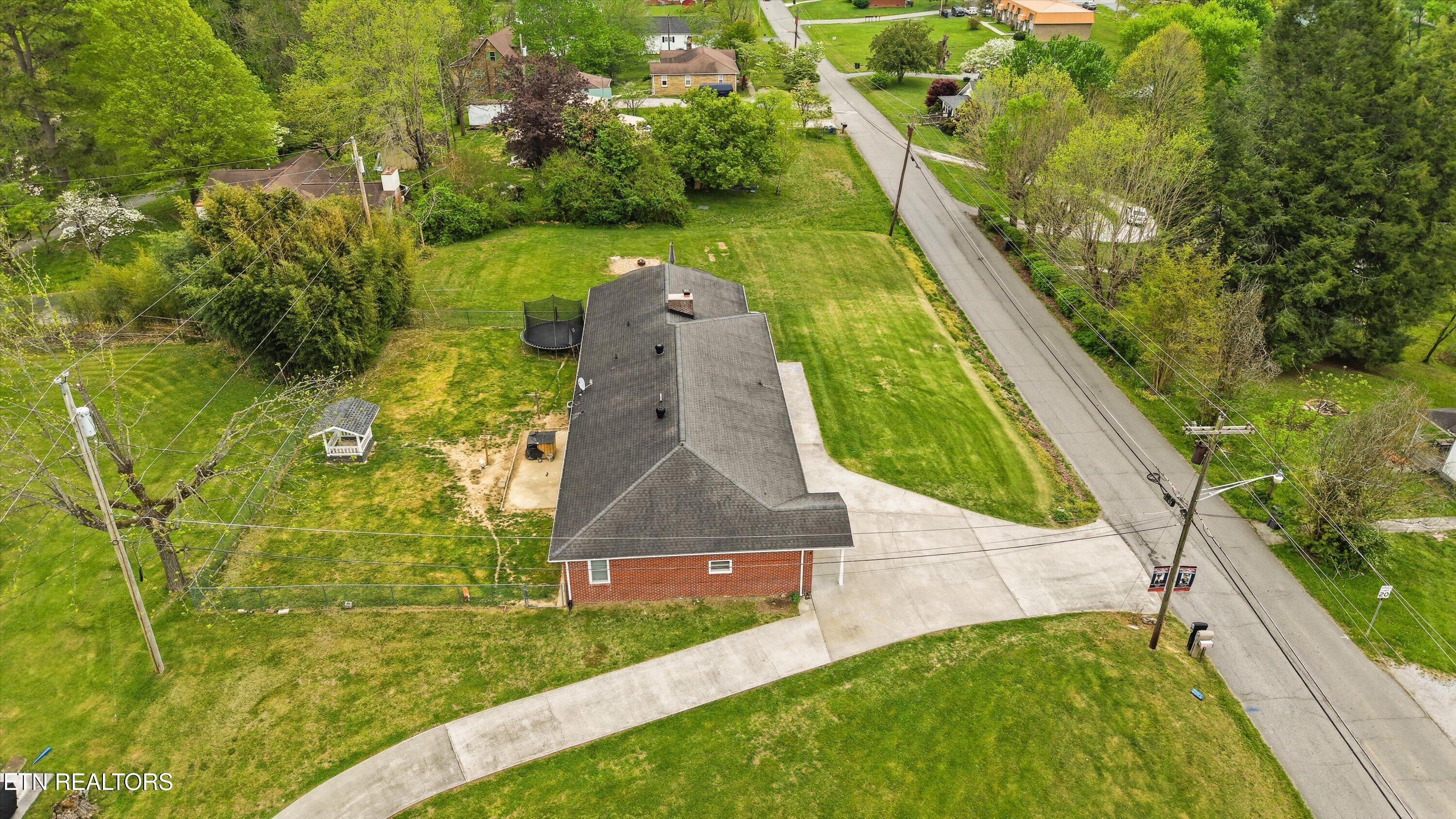 115 Spring Street Wartburg, TN 37887 - Photo 6 of 27 32-115 Spring St 32