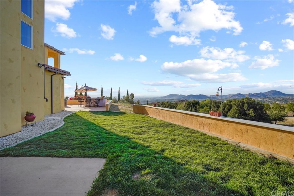 39150 Vía De Oro Temecula, CA 92592 - Photo 21 of 60 Side yard ~ croquet anyone?