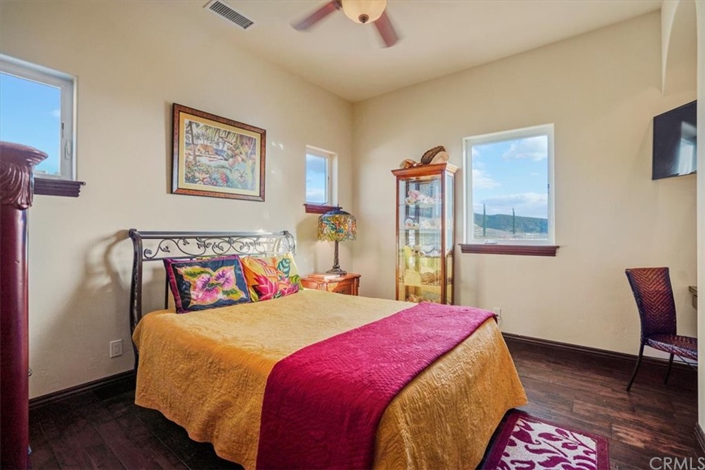 39150 Vía De Oro Temecula, CA 92592 - Photo 38 of 60 a bedroom with a bed and a chair