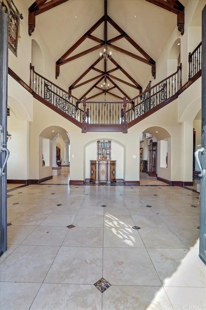 39150 Vía De Oro Temecula, CA 92592 - Photo 7 of 60 a view of a white building