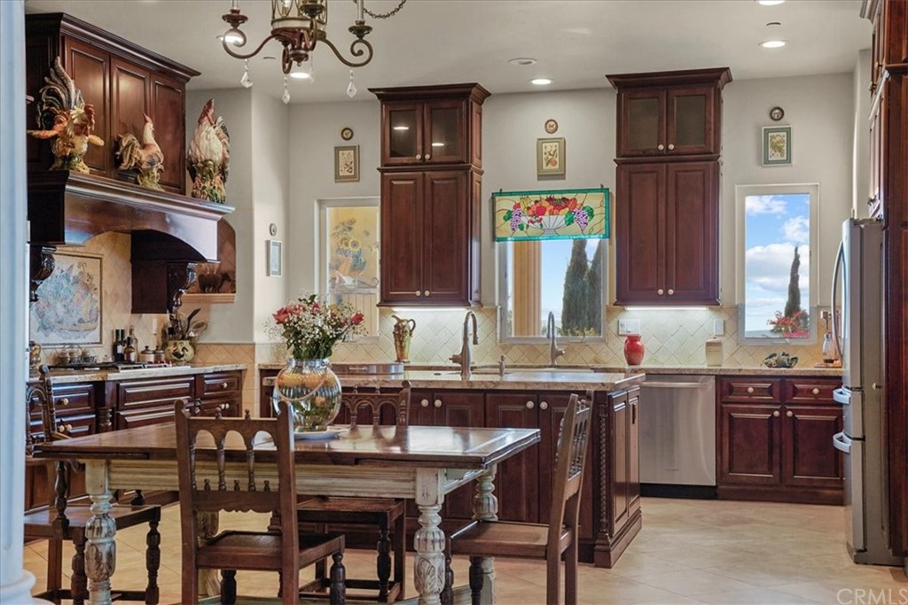 39150 Vía De Oro Temecula, CA 92592 - Photo 10 of 60 Such warmth