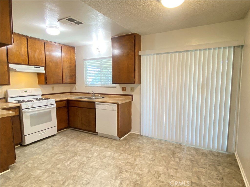 9304 California Avenue Riverside, CA 92503 - Photo 4 of 12