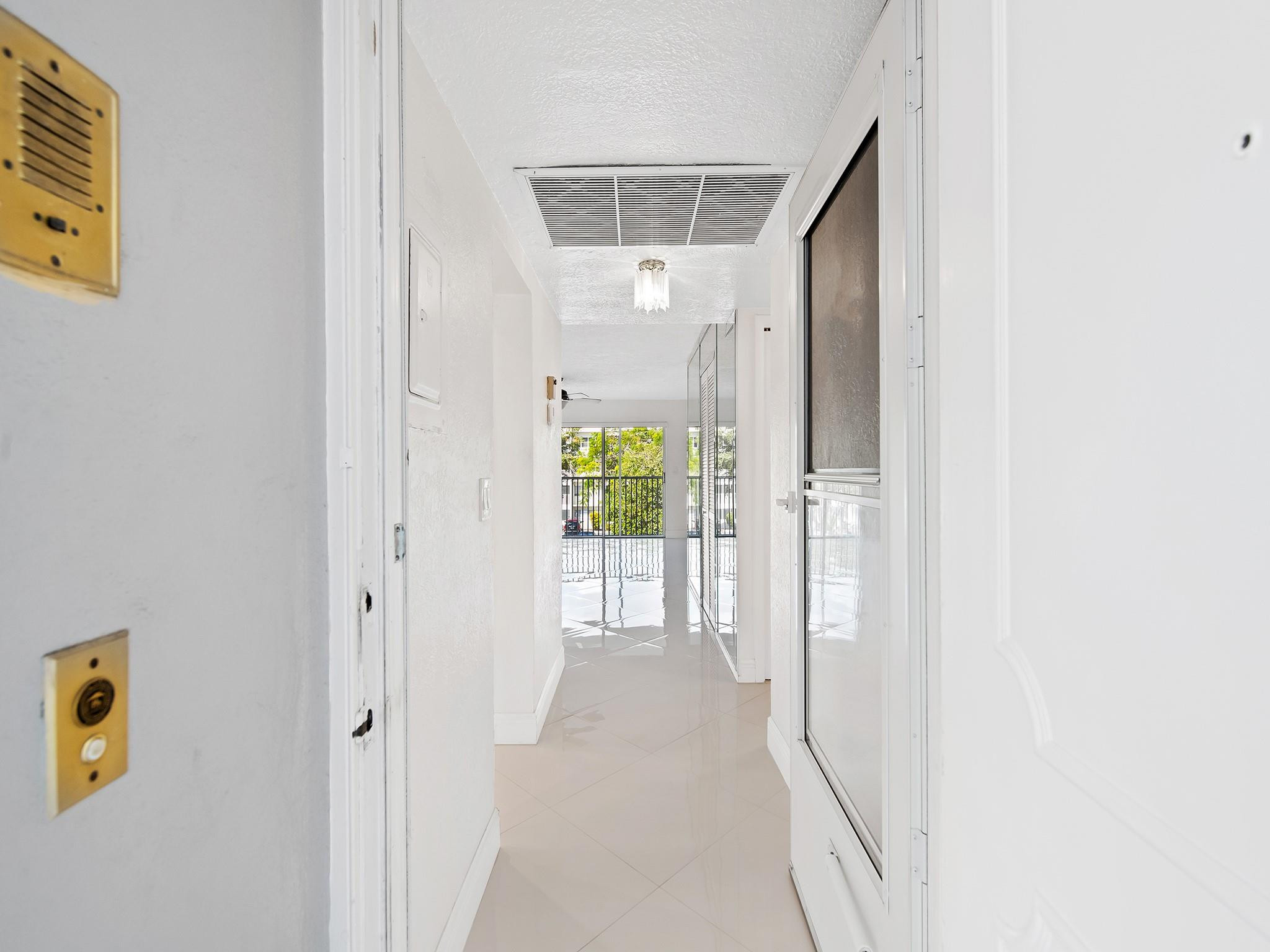 329 Southeast 3rd Street, Unit 305P Hallandale Beach, FL 33009 - Photo 18 of 23 Photo 18