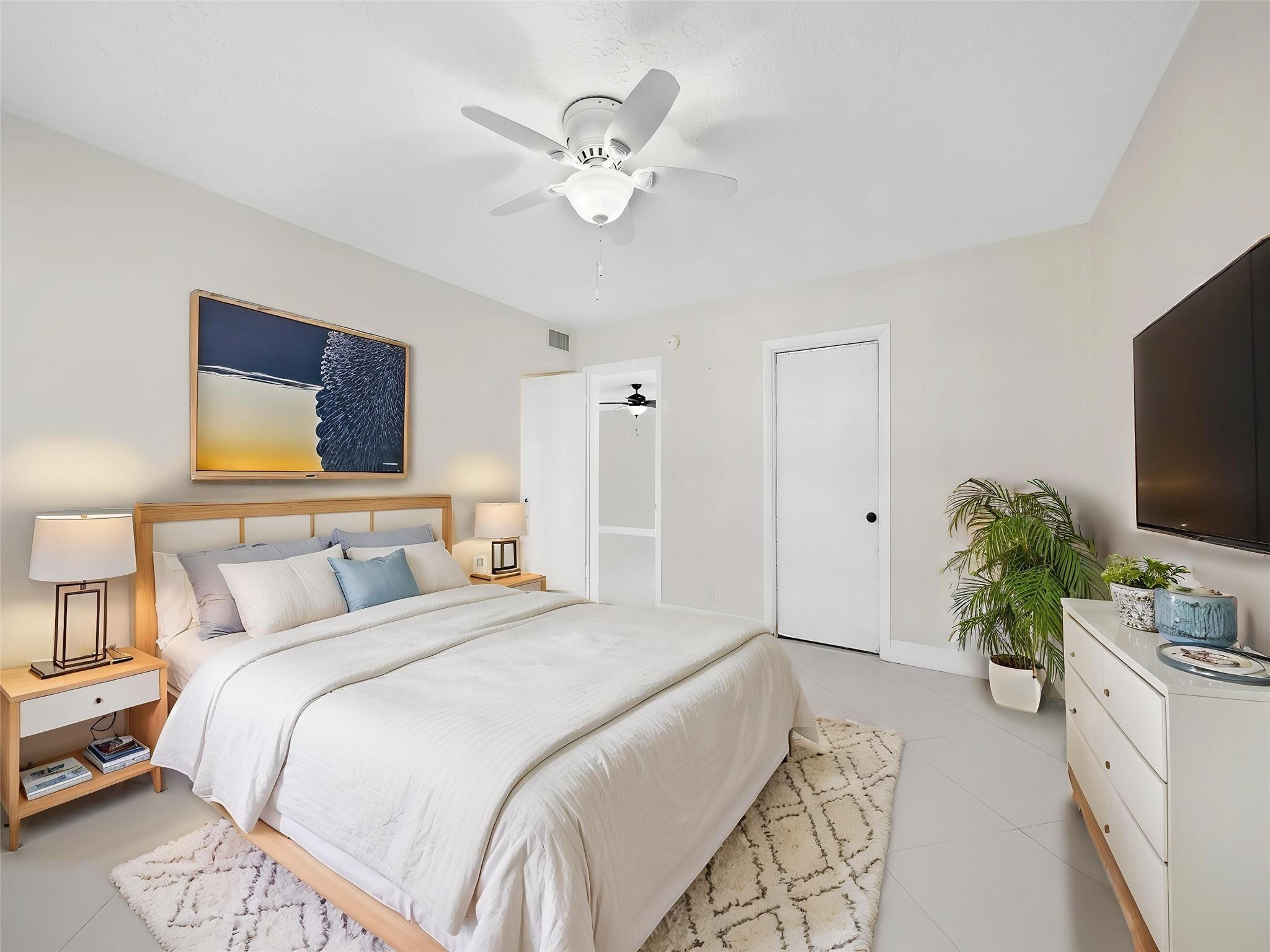 329 Southeast 3rd Street, Unit 305P Hallandale Beach, FL 33009 - Photo 4 of 23 Virtual Staging