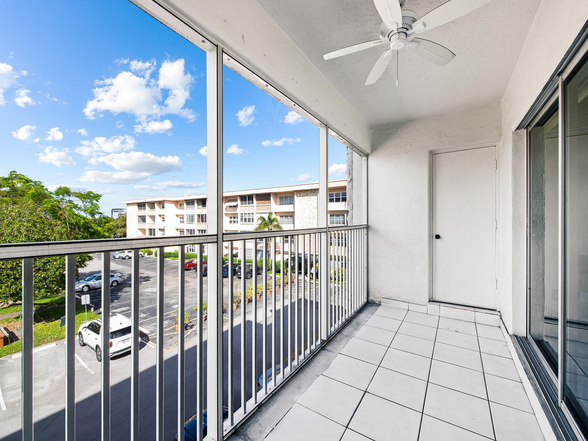 329 Southeast 3rd Street, Unit 305P Hallandale Beach, FL 33009 - Photo 10 of 23 Photo 10