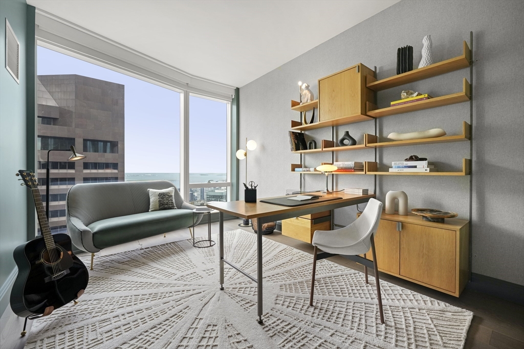 240 Devonshire Street, Unit 5612 Boston, MA 02110 - Photo 9 of 42 a workspace with furniture and window