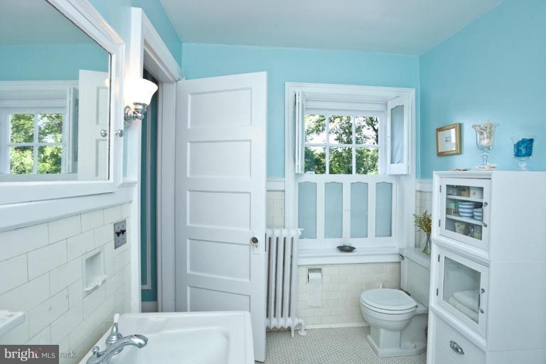 313 Overhill Road Baltimore, MD 21210 - Photo 25 of 28 Master Bath #2