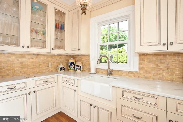 313 Overhill Road Baltimore, MD 21210 - Photo 26 of 28 Wet Bar