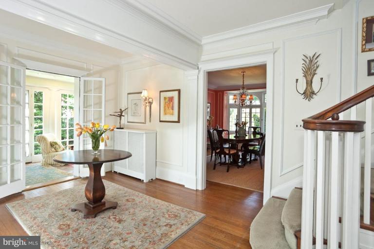 313 Overhill Road Baltimore, MD 21210 - Photo 6 of 28 Entrance / Foyer