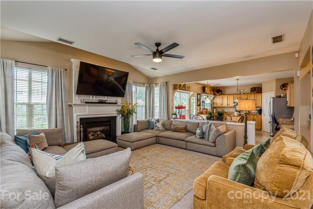 2129 Winthorp Ridge Road, Unit 286 Charlotte, NC 28270 - Photo 12 of 31 Gallery Image 12