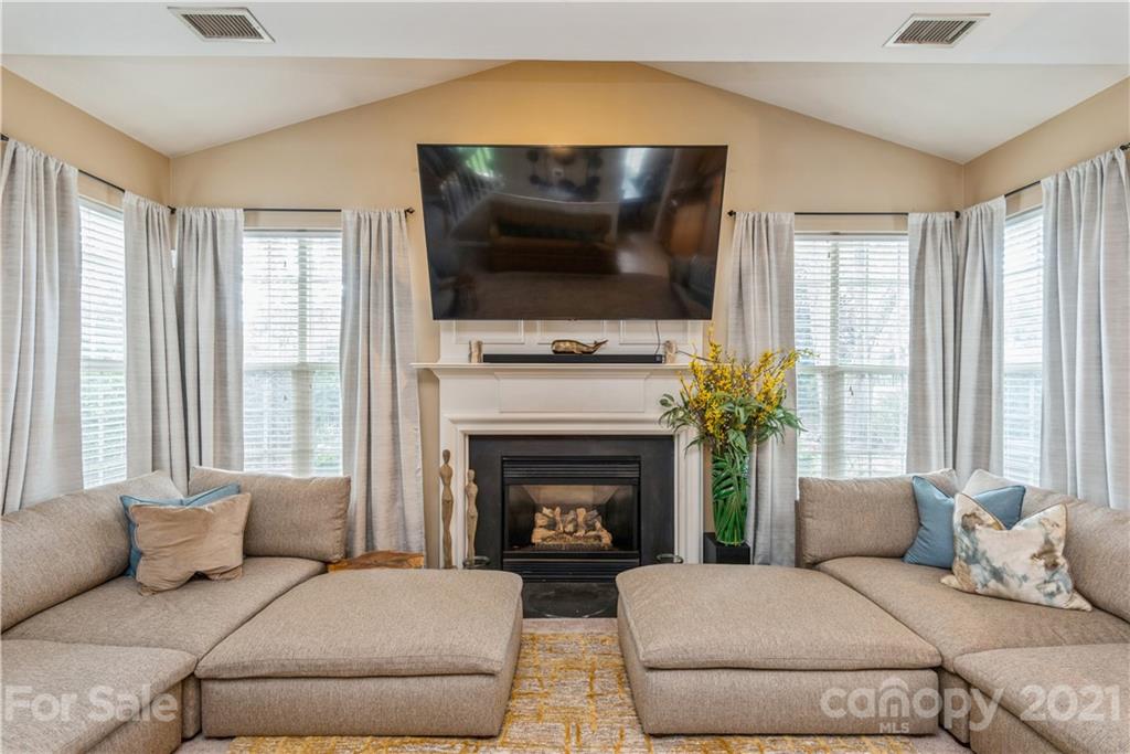 2129 Winthorp Ridge Road, Unit 286 Charlotte, NC 28270 - Photo 13 of 31 Gallery Image 13